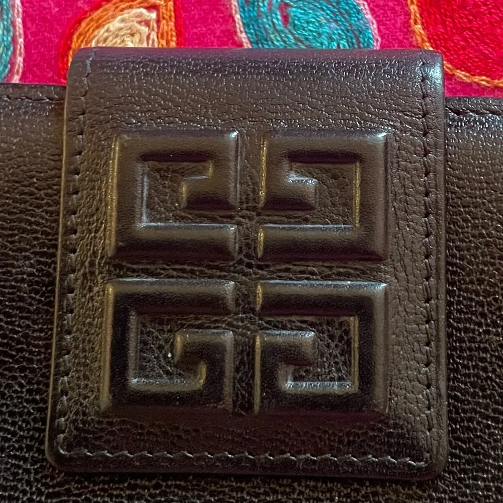 GIVENCHY black leather wallet - EUC. Measures apx. 7 1/2 x 4“ - Picture 10 of 10